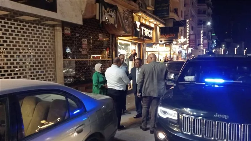 محافظ الدقهلية: إجراءات صارمة تجاه أصحاب محلات يلقون المخلفات بالشوارع