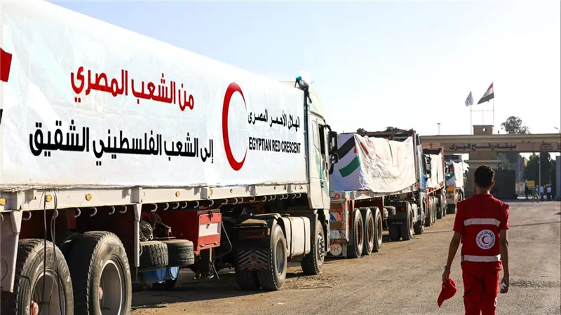 إسرائيل تسمح بدخول 60 شاحنة مساعدات فقط إلى غزة وسط أزمة إنسانية متفاقمة