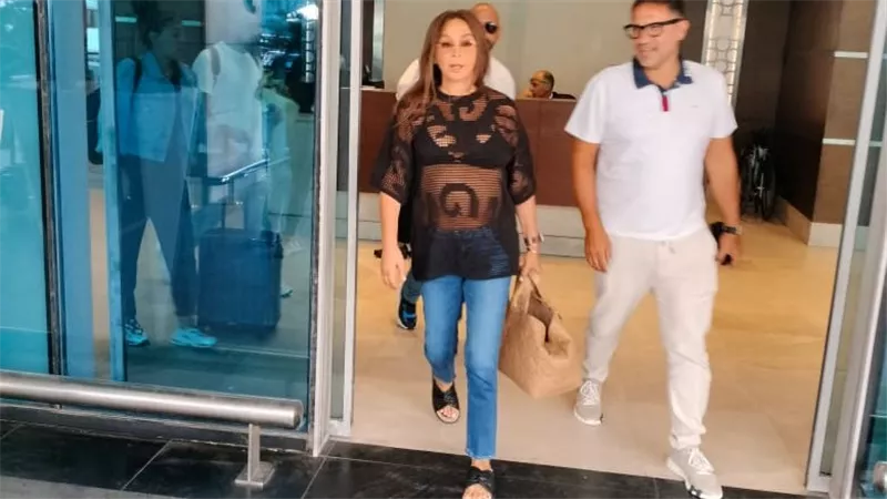 إليسا تصل إلى القاهرة استعدادا لحفلها بالساحل الشمالي الجمعة المقبلة |صور