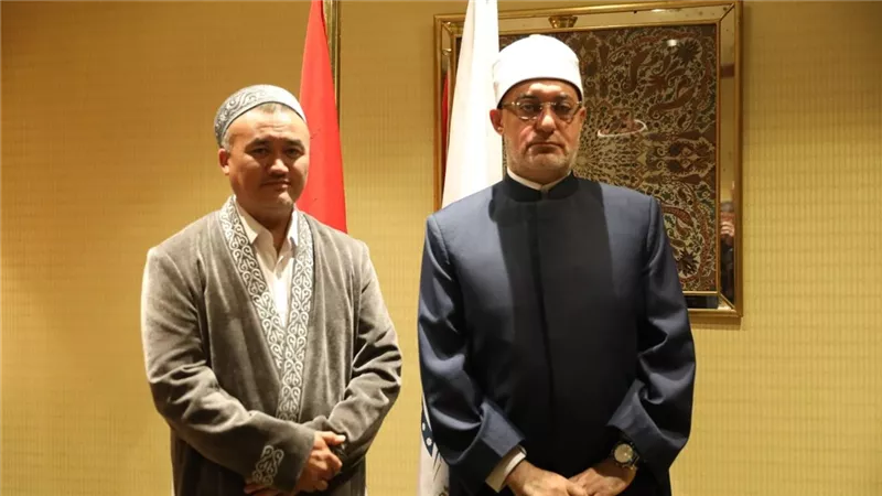 مفتي الجمهورية يستقبل رئيس الهيئة الدينية والشؤون الإسلامية بمنغوليا