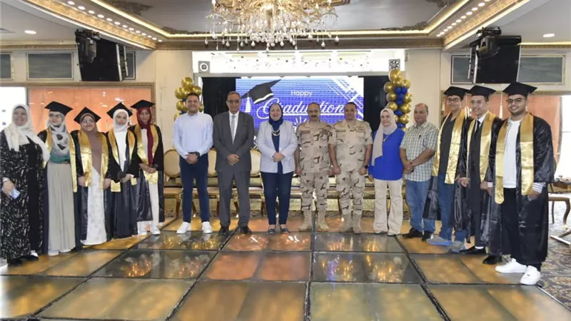 الهواري والمستشار العسكري يشهدان حفل تكريم الدفعة الأولى بالشهادة الثانوية