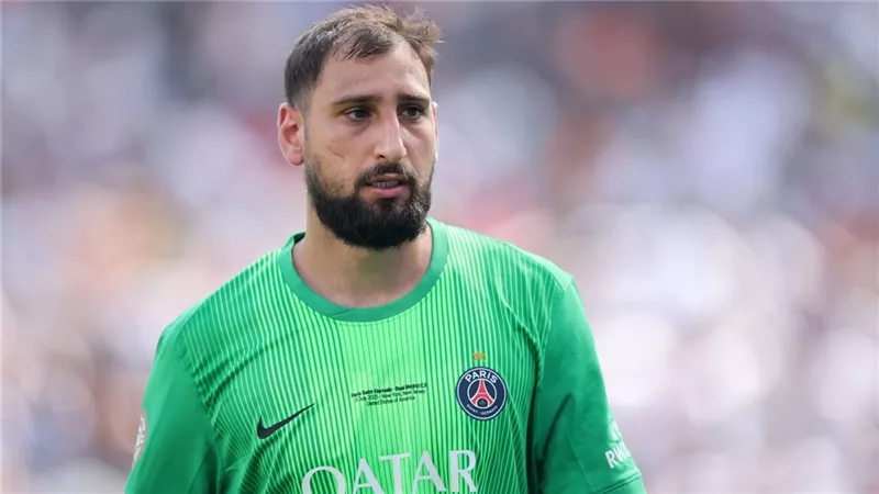 اتفاق شخصي.. دوناروما يزامل عمر مرموش في مانشستر سيتي