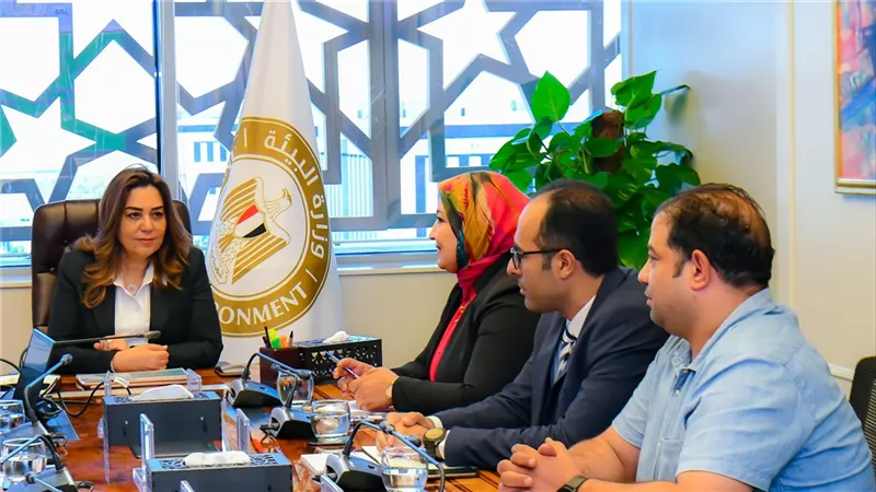 وزيرة البيئة تتابع التفتيش وتوجه ببرامج تدريبية بالمحافظات