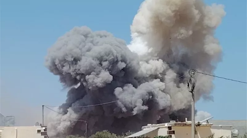  انفجارات عنيفة تهز مدينة إدلب في شمال غرب سوريا (فيديو)