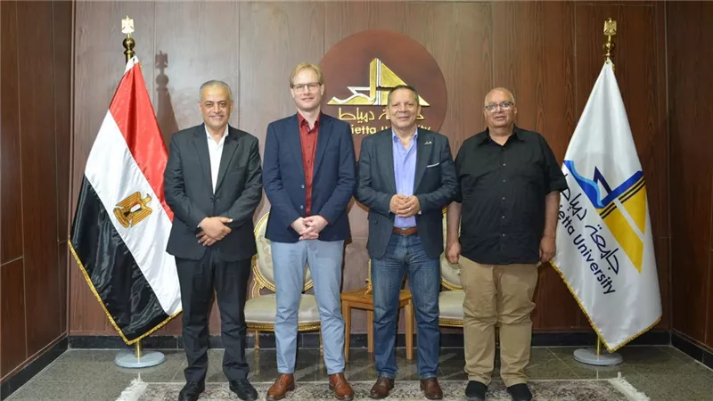 رئيس جامعة دمياط يبحث مع محاضر هيئة DAAD سبل التعاون الأكاديمي الدولي