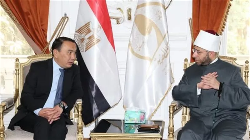 وزير الأوقاف يبحث مع سفير كازاخستان بالقاهرة تعزيز التعاون الديني والثقافي