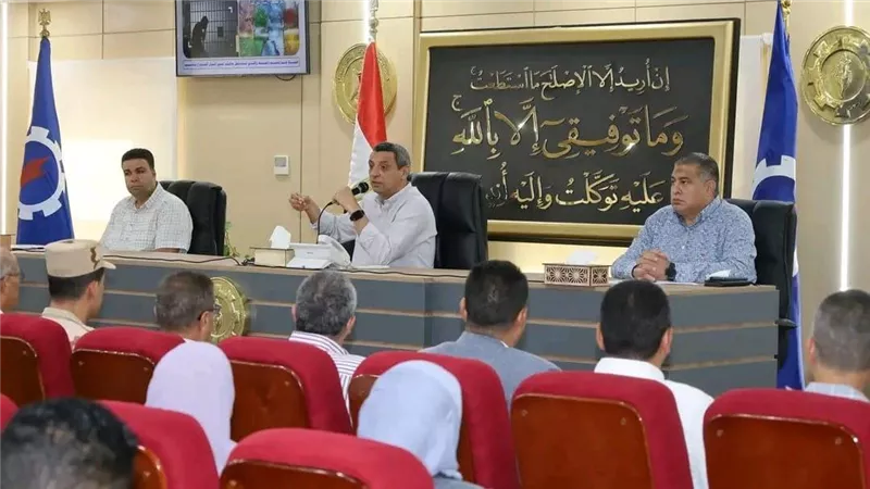 حزب المصريين الأحرار بالسويس يتبنى مشاكل الأهالي.. والمحافظ يتعهد بحلول عاجلة