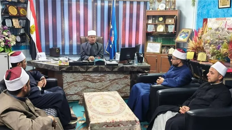 وكيل أوقاف السويس يؤكد: الإمام منارة فكرية وروحية.. والانضباط أساس النجاح 
