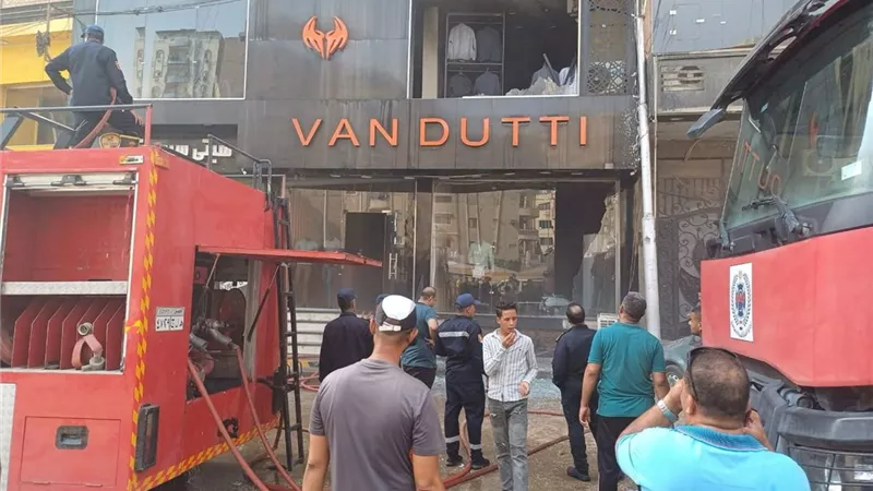 اندلاع حريق في محل ملابس وسيطرة سريعةبمنطقة سيتي بسوهاج 