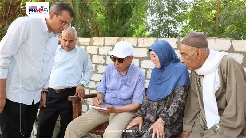 محافظ المنيا يستجيب فورًا لنداءات اهالى ديرمواس ويوجه بإعانات عاجلة للأسر 