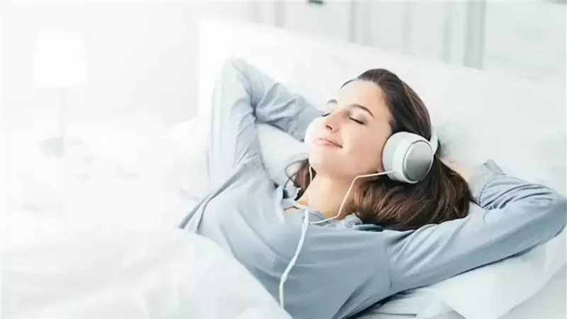 هل تساعد الموسيقى قبل النوم على تحسين جودة النوم والاسترخاء؟ 