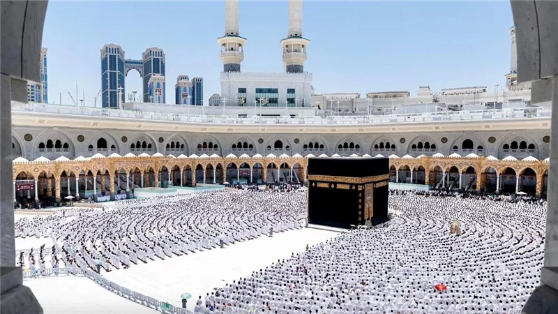 خطبة الجمعة| إمام المسجد الحرام: الزهد في الدنيا يكون في ستة أشياء