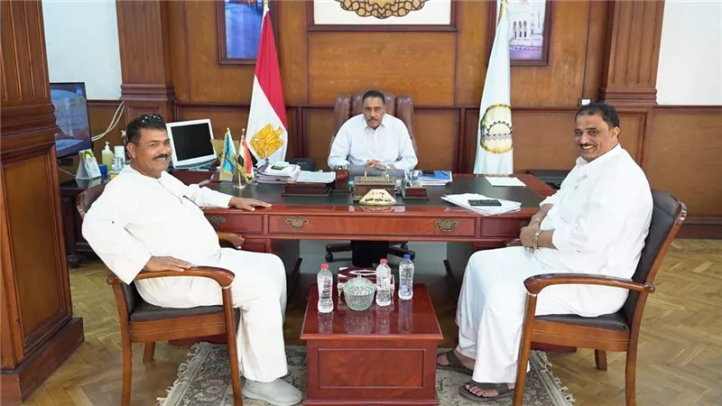 محافظ مطروح يبحث مع 