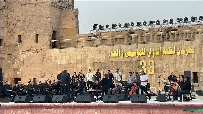 الاستعدادات الأخيرة قبل افتتاح مهرجان القلعة الدولي للموسيقى والغناء بدورته 33