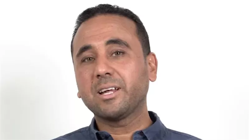 هل العسل مناسب للأطفال أقل من عام؟ د. عمرو عبدالعزيز يكشف لنيوز رووم