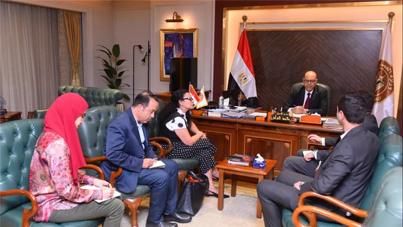 وزير العمل يلتقي وفدًا من شركة ماجنت بلتون للحلول الإدارية