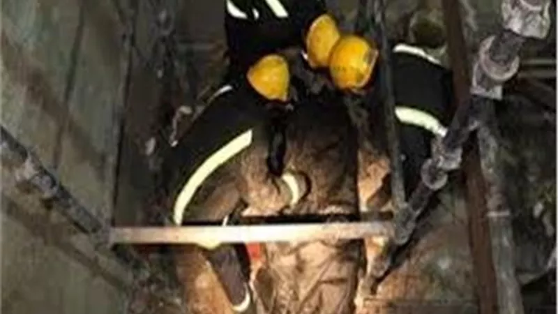 بين السماء والأرض.. الحماية المدنية تنقذ شخص محتجز داخل مصعد  