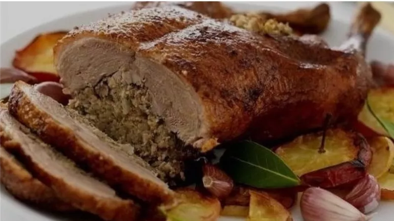 غداء اليوم .. طريقة عمل البط الدمياطي بالمرتبة والأرز 