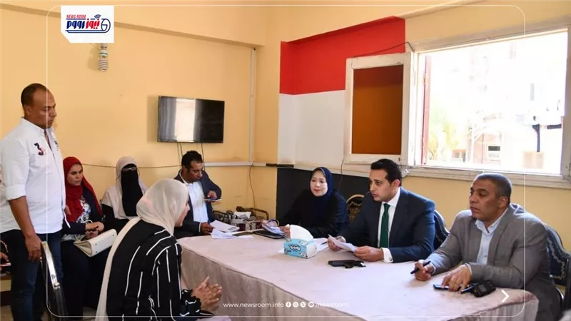 نائب محافظ الفيوم يعقد لقاءً لخدمة المواطنين بقرية تلات 
