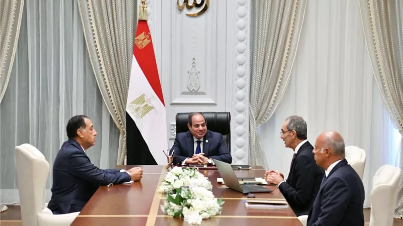 الرئيس السيسي يوجه بتطوير شامل لشبكات الاتصالات وتعزيز التحول الرقمي في مصر