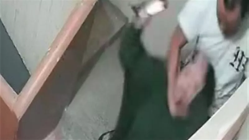 سحلها في بير السلم.. ضبط صاحب كافيتريا اعتدى على زوجة شقيقه ونجلها بالشرقية