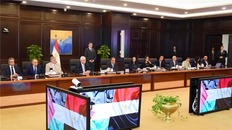 وزير الخارجية يبحث مع رئيس الوزراء الفلسطيني استعدادات مؤتمر إعادة الإعمار