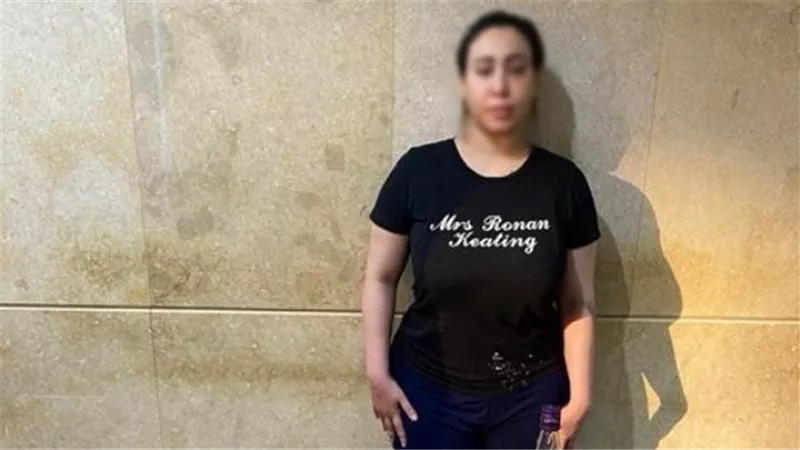 لسماع النطق بالحكم.. وصول دفاع الراقصة بوسي لمحكمة القاهرة الإقتصادية
