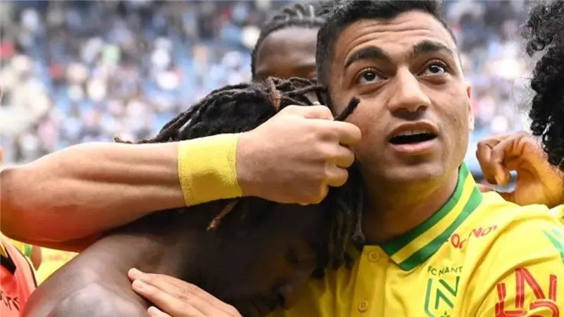 مصطفى محمد يشارك في خسارة نانت أمام باريس بافتتاح الدوري الفرنسي