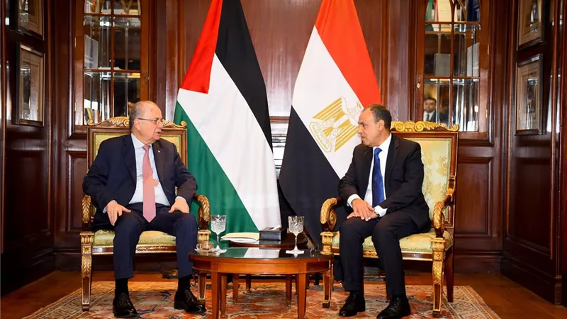 وصول رئيس الوزراء الفلسطيني ووزير الخارجية على رأس وفد رفيع المستوى إلى العريش