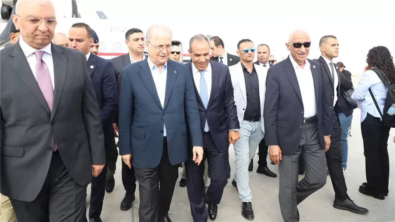 وصول وزير الخارجية ورئيس الوزراء الفلسطيني بصحبة وفد رفيع المستوى إلى العريش