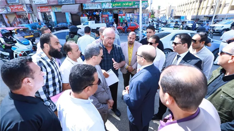 محافظ كفرالشيخ يستمع لشكاوى المواطنين خلال جولته الميدانية 