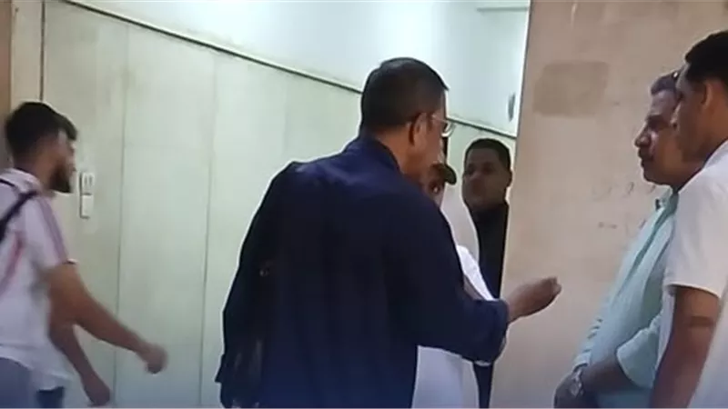 ولادنا متعلمين ومحترمين..أسر المتهمين بواقعة مطاردة الفتيات يدافعون عن أبنائهم