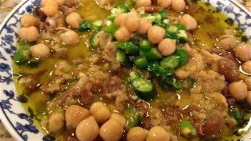 فطار اليوم بورسعيدي..طريقة عمل الفول  والأومليت بخطوات سهلة