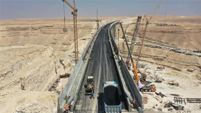 صور ومواصفات كوبري خور مايو الأعلى في مصر.. وكيف يواجه مشاكل التضاريس والسيول؟