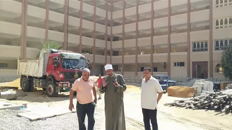 رئيس منطقة السويس الأزهرية يتابع أعمال ترميم معهد «بنين المستقبل»