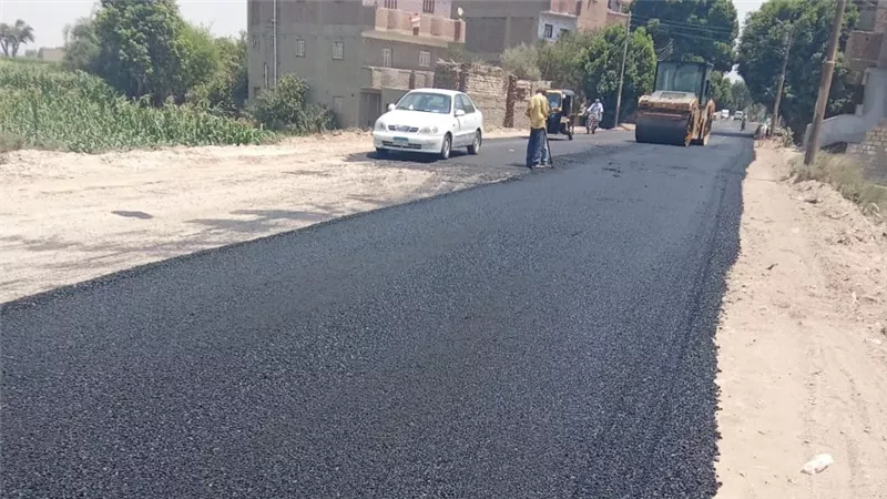 محافظ أسيوط: بدء أعمال رصف طريق 