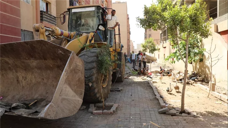 محافظ القاهرة يشرف على رفع الإشغالات والتعديات وإعادة الانضباط لمدينة معًا 