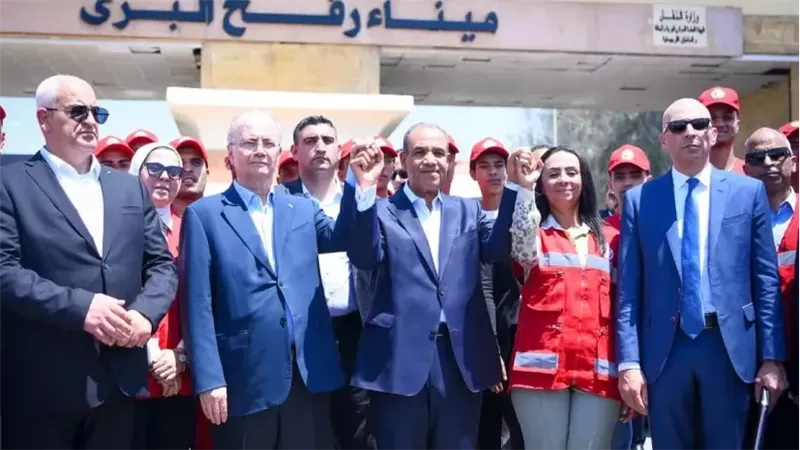 محلل سياسي فلسطيني يوضح دلالات زيارة رئيس الوزراء الفلسطيني إلى معبر رفح 