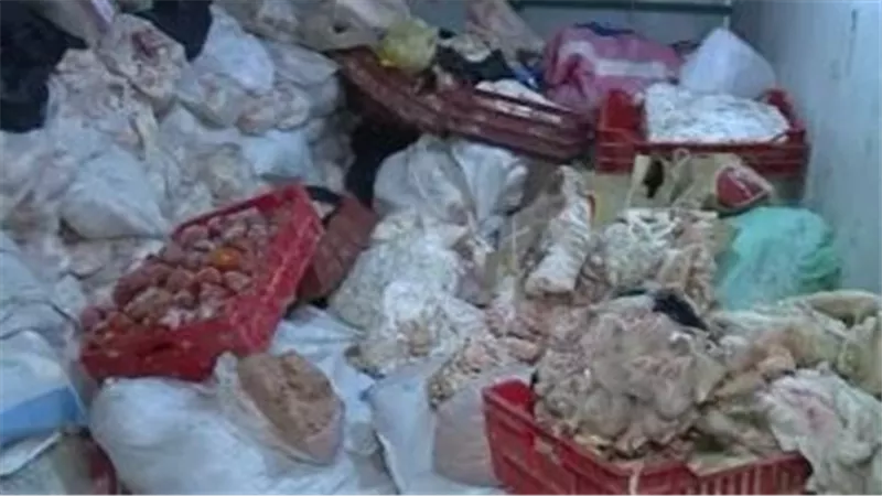 حملات تموينية بالشرقية تضبط 10 أطنان أغذية فاسدة ومجهولة المصدر