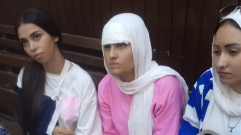«لا نية للتصالح».. دفاع فتيات حادث الواحات يكشف كواليس جلسة المحاكمة