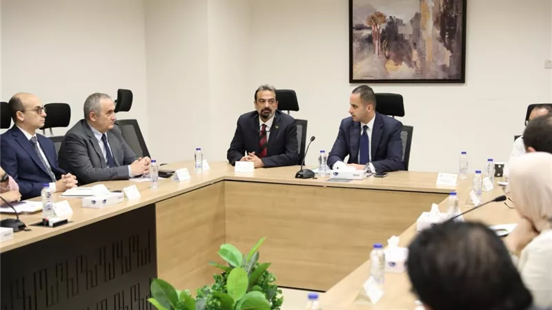 نائب وزير الصحة يترأس اجتماعًا لتطوير آليات معايير السلامة والصحة المهنية