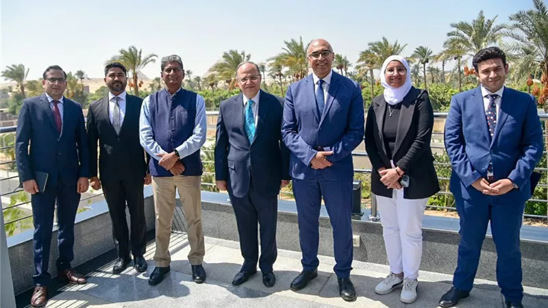 رئيس هيئة الدواء يجتمع مع سفير الهند بالقاهرة لبحث آليات تعزيز التعاون الدوائي
