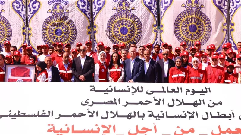 جولة مصرية- فلسطينية بالمركز اللوجستي للهلال الأحمر.. تعزيز التعاون الإغاثي
