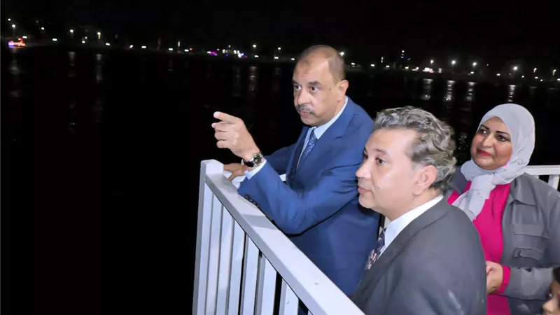 بالصور.. محافظ سوهاج يفتتح المرسى السياحي بالكورنيش الغربي