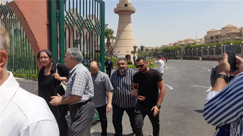 من مسجد الشرطة.. لحظة تشييع جثمان الراحل يحيى عزمي 