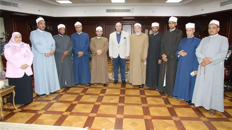 محافظ بني سويف يلتقي أعضاء قافلة “البحوث الإسلامية” لمتابعة فعاليَّاتها الدعوي