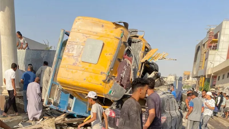 محملة بأطنان رخام.. مصرع 3 أشخاص وإصابة 7 في حادث مروع بالمعادي
