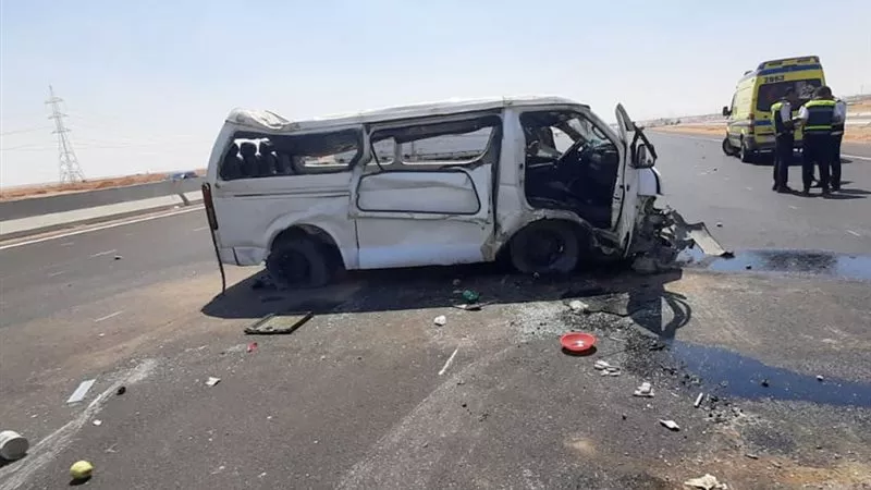 جثتان و11 مصابا.. ننشر أسماء ضحايا انقلاب ميكروباص على طريق أسيوط سوهاج الغربي