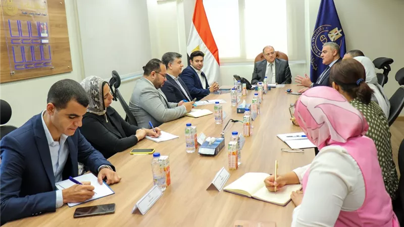هيئة الدواء يبحث مع الشركة المصرية لتجارة الأدوية سبل ضمان توافر المستحضرات
