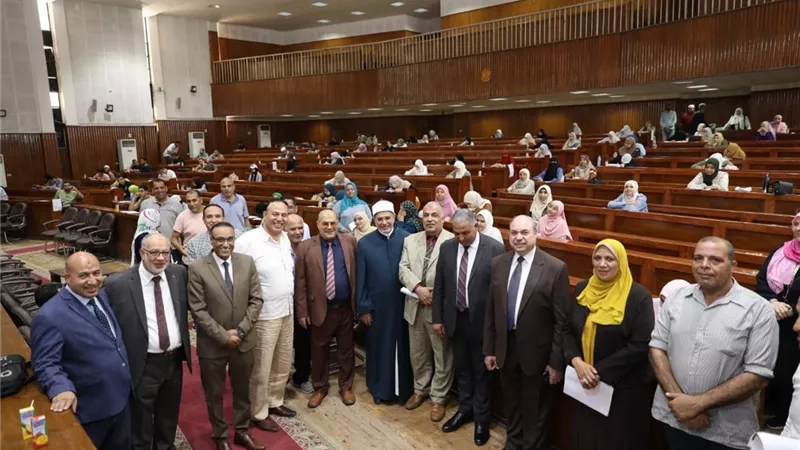 رئيس جامعة الأزهر يتفقد اختبارات مسابقة القراءة الحرة بكلية التربية 
